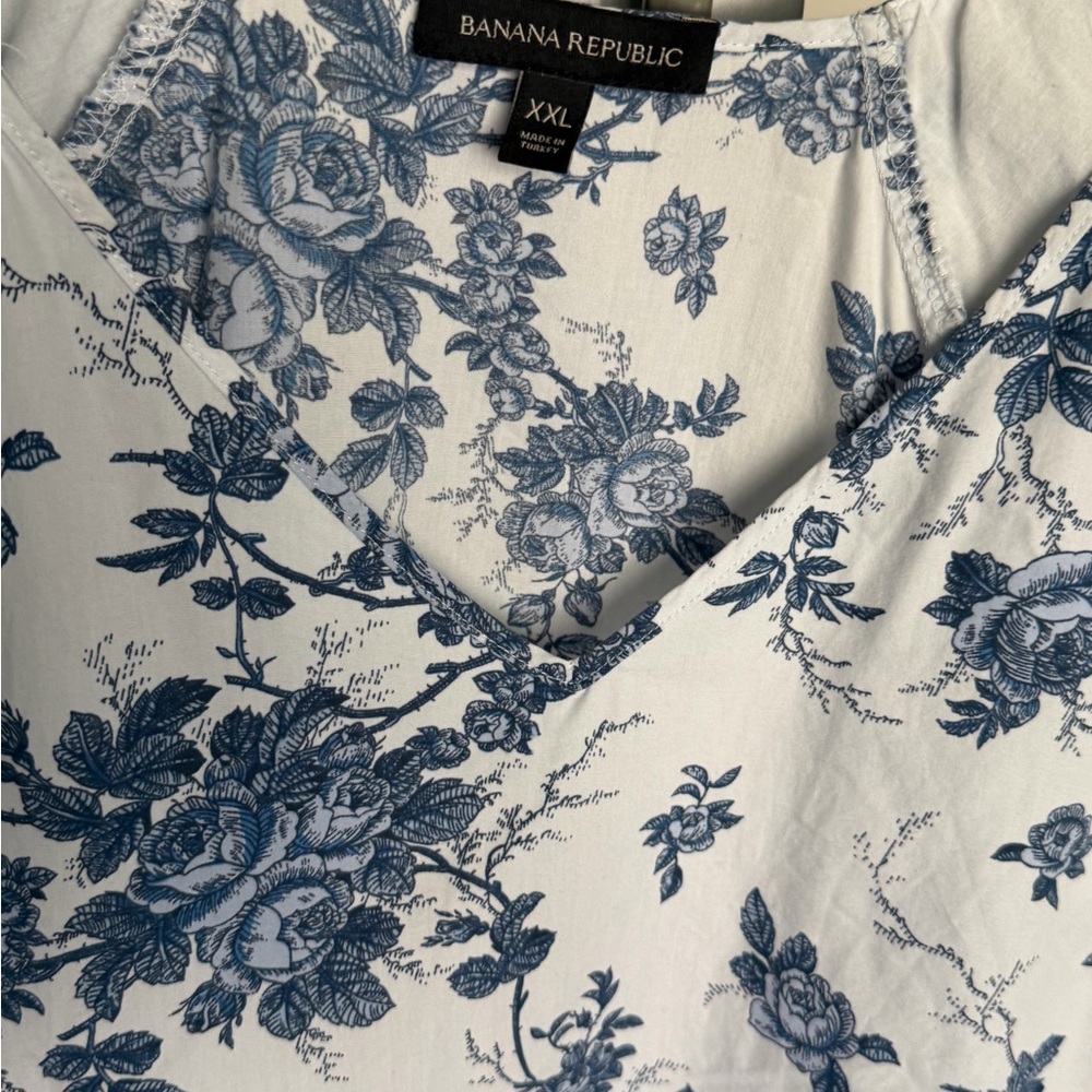 Banana Republic Blue and White Floral Blouse - Picture 5 of 6